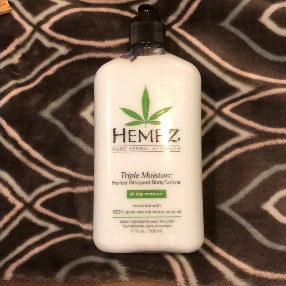 Brand new 17oz. Hempz Triple Moisture Lotion